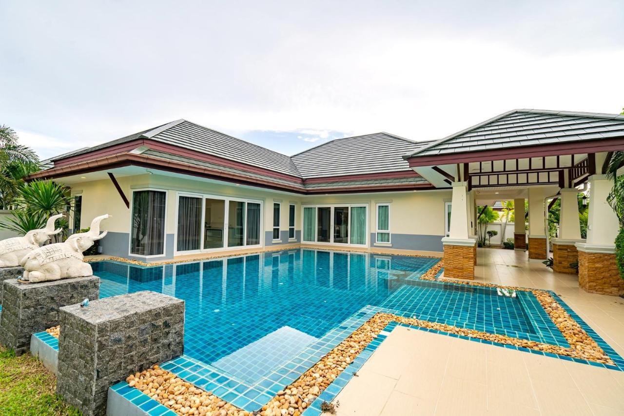 Silverlake Oasis : Pool Villa Praia de Jomtien Exterior foto